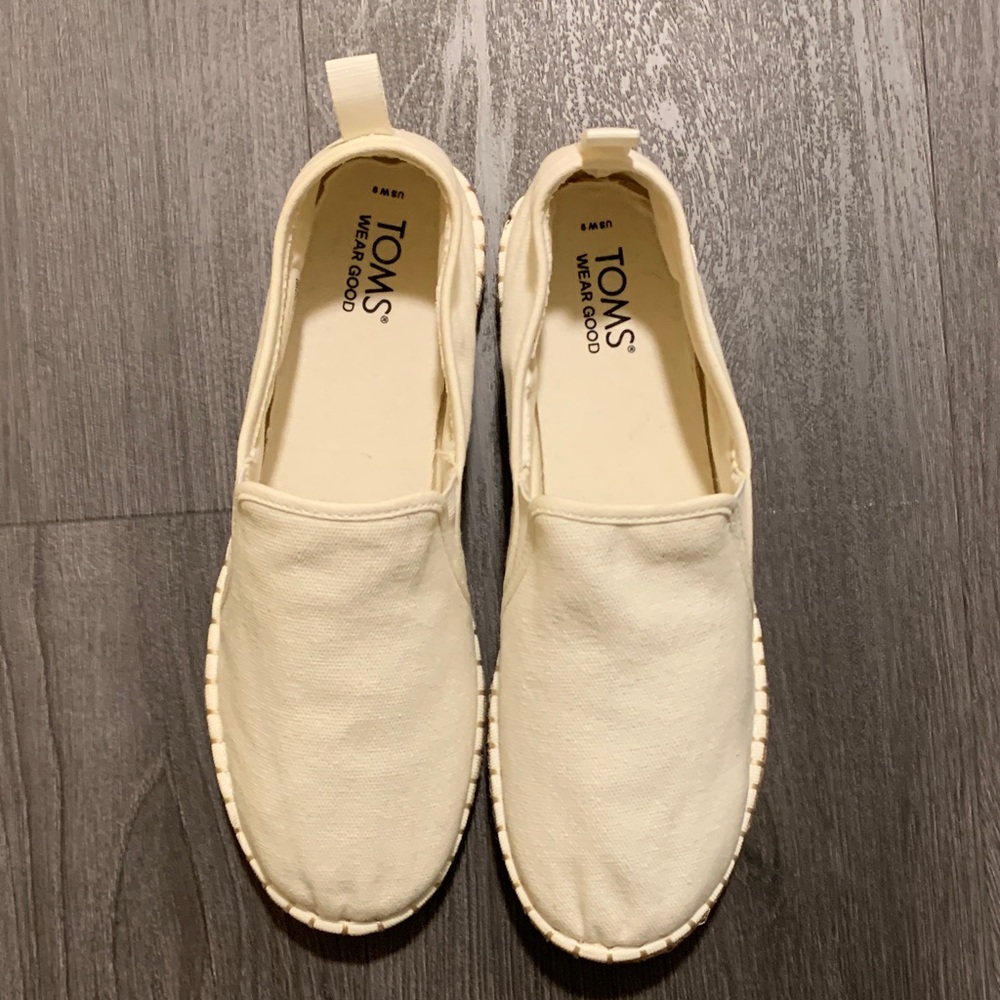 NWOT TOM’s White Rope Espadrille Slip-Ons. Size 9
